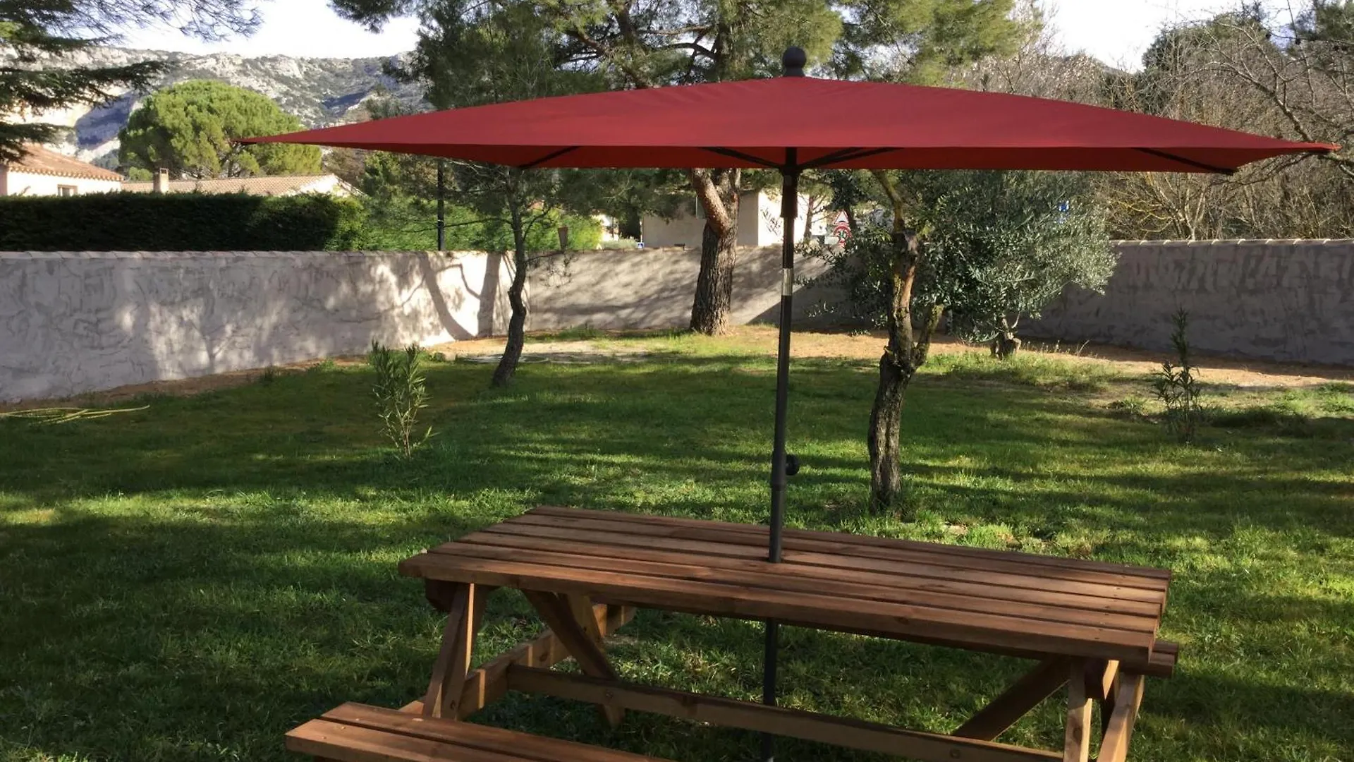 Holiday home A Pretty Family House Located In A Tranquil Area With A Pretty View Of The Luberon Range. Villa Les Taillades